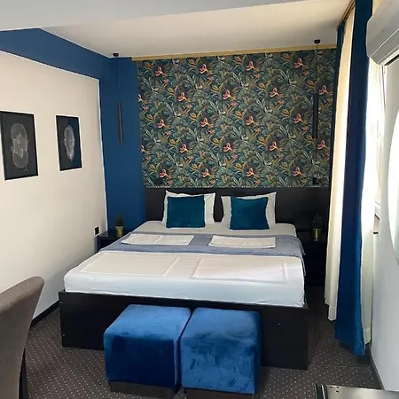 4 Apartment *