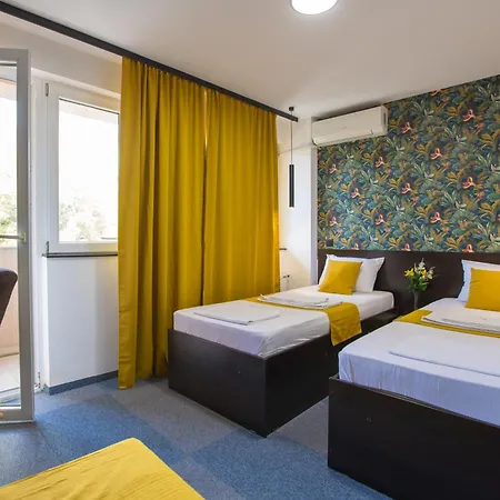 4 Apartment *