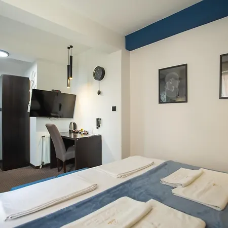 Apartment 4 *