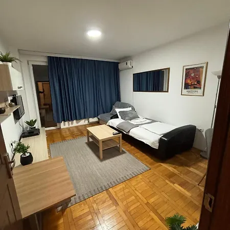 4 Apartment *